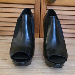 EUC Vera Wang Lavender Peep Toe Stiletto Booties Size 9.5